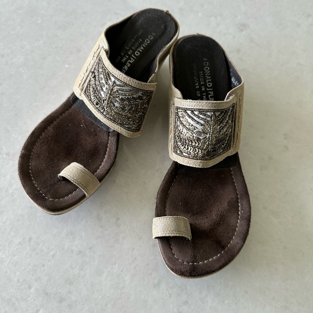 Donald J Pliner Elegant Toe-Ring Sandal